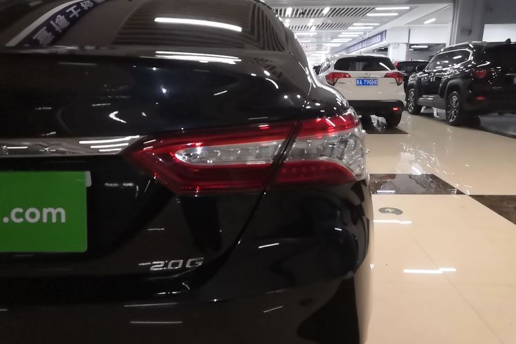 丰田 凯美瑞 2021款 2.0G 豪华版车身外观9