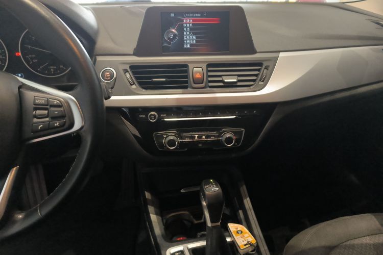宝马1系 2017款 118i 时尚型中控内饰16