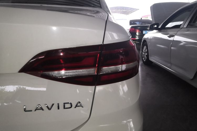 大众 朗逸 2023款 1.5L 自动得逸版车身外观9