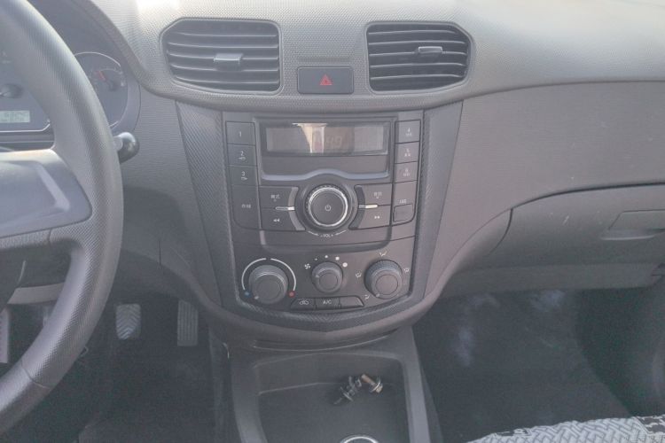 五菱汽车 五菱宏光 2015款 1.5L S 基本型国IV中控内饰16