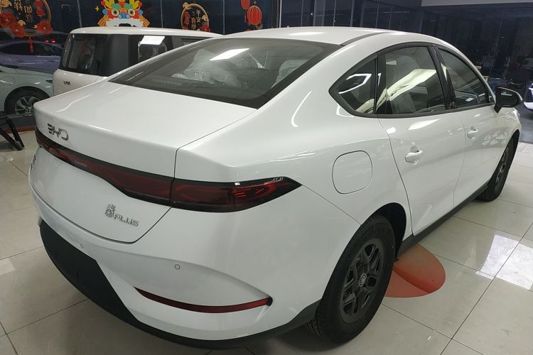 比亚迪 秦PLUS 2025款 DM-i 智驾版 55KM领先型车身外观7