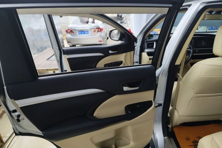 丰田 汉兰达 2018款 2.0T 两驱精英版 5座 国VI中控内饰7006