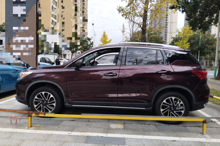 广汽传祺 传祺GS4 2017款 235T 自动两驱精英版车身外观4