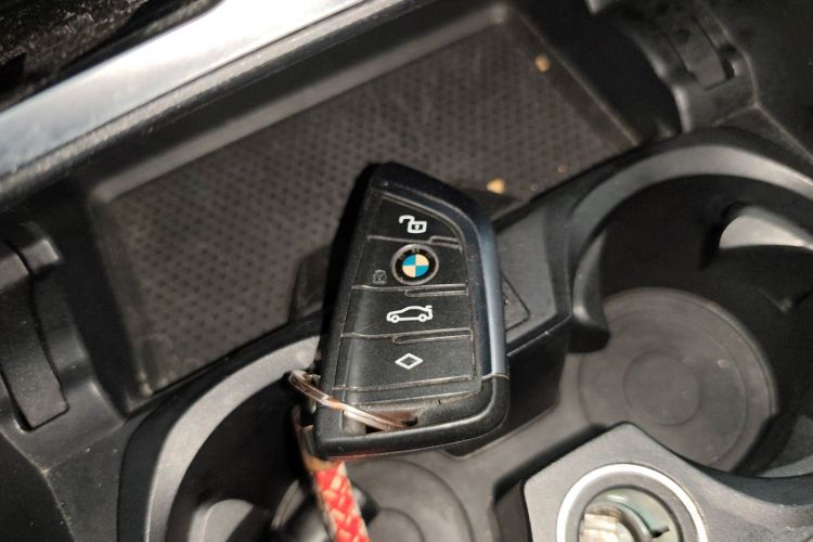 宝马3系 2022款 320Li M运动套装中控内饰7001