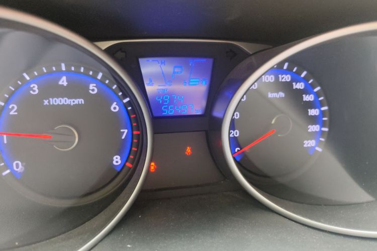 北京现代ix35 2015款 2.0L 自动两驱智能型 国IV中控内饰15