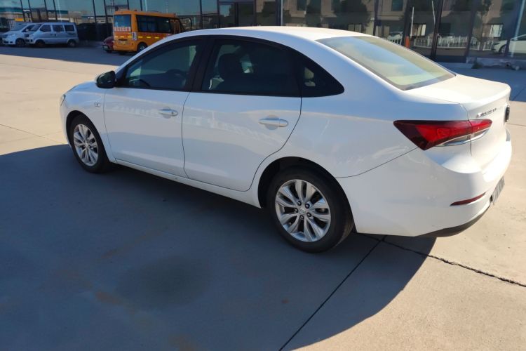 别克 英朗 2021款 典范 1.5L 自动进取型车身外观4