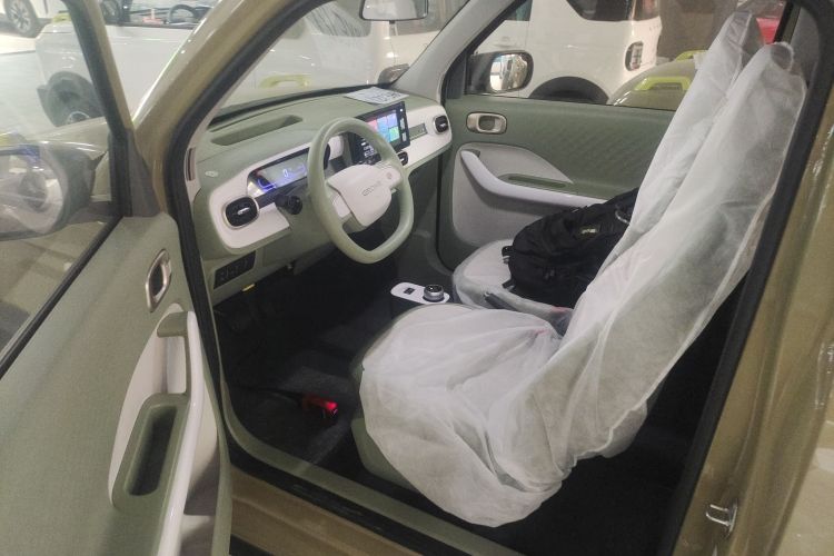 吉利银河 2025款 210km 熊猫骑士中控内饰20