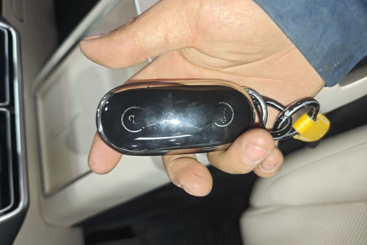 理想汽车 理想L9 2022款 Max中控内饰7001