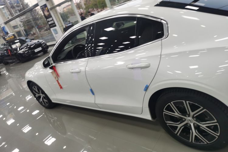 沃尔沃S60 2023款 B4 智逸豪华版车身外观4