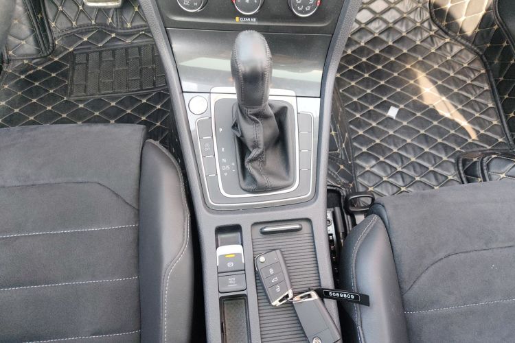 大众 高尔夫 2018款  230TSI 自动豪华型中控内饰18