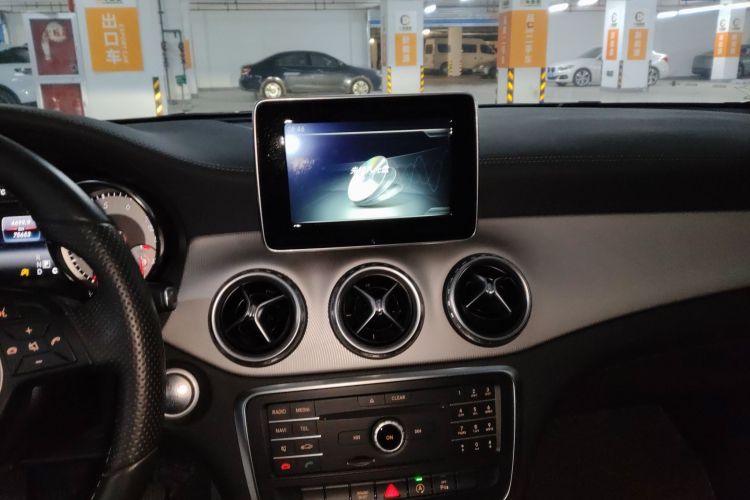 奔驰GLA 2016款 GLA 200 时尚型中控内饰16