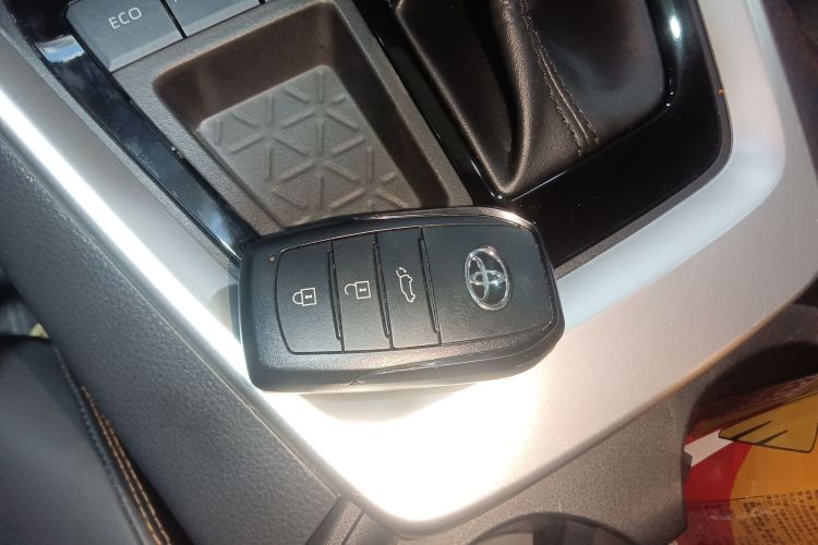 丰田 RAV4荣放 2024款 2.0L CVT两驱风尚Plus版中控内饰7001