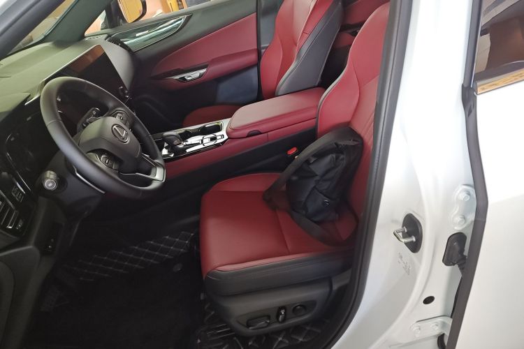 雷克萨斯NX 2025款 350h JOY中控内饰19