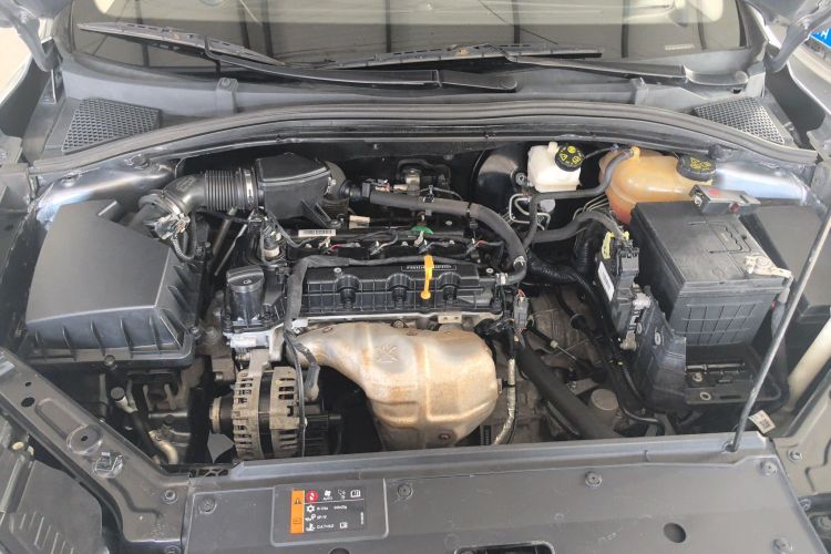 荣威i5 2021款 1.5L CVT铂金版机舱底盘24