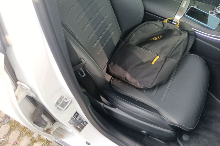 奔驰C级 2024款 改款 C 260 L 运动版局部细节41