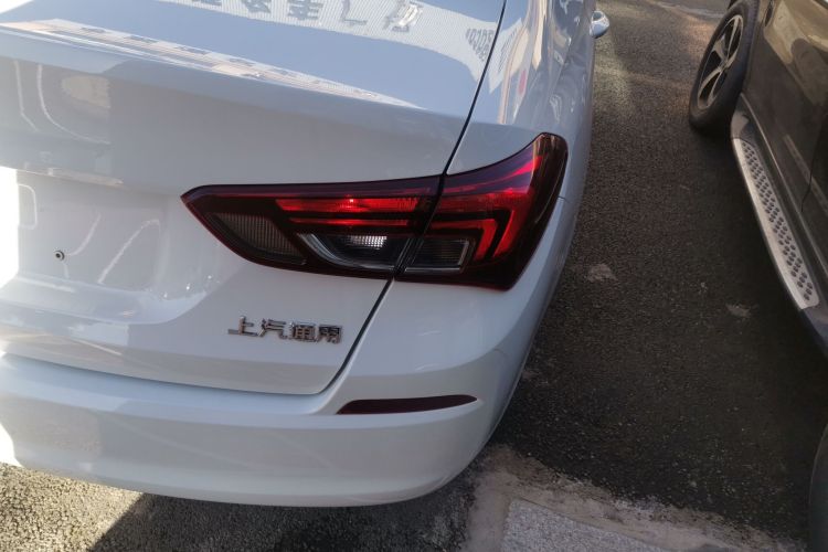 别克 凯越 2020款 15N CVT精英型车身外观9