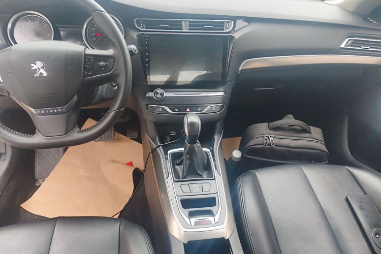 标致408 2014款 1.8L 自动豪华版中控内饰16