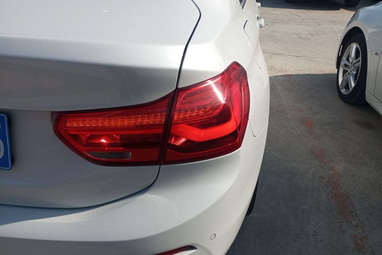 宝马1系 2019款 118i 时尚型车身外观9