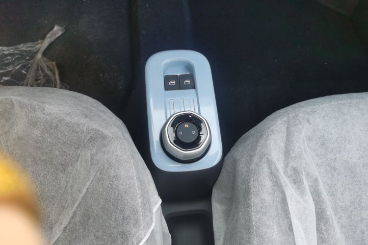 吉利银河 2024款 熊猫mini 200km 耐力熊中控内饰18