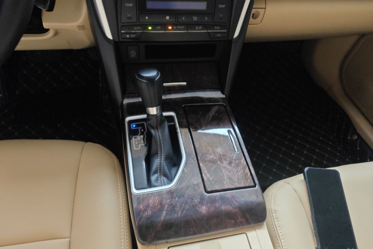 丰田 凯美瑞 2016款 2.0E 十周年纪念精英版中控内饰18