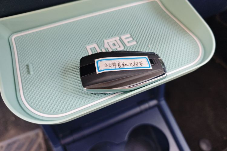 吉利几何E萤火虫 2022款 401KM 玲珑虎 4座中控内饰11