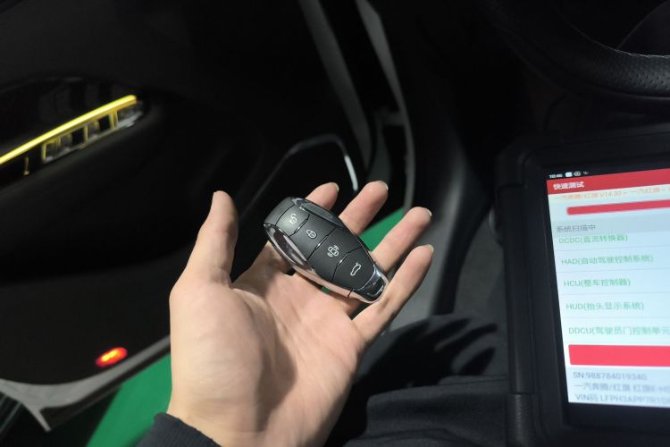 红旗HS3 PHEV 2024款 PHEV 115km 劲为版中控内饰11