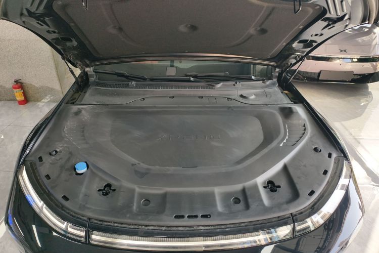 小鹏P7 2024款 P7i 550 Pro机舱底盘24