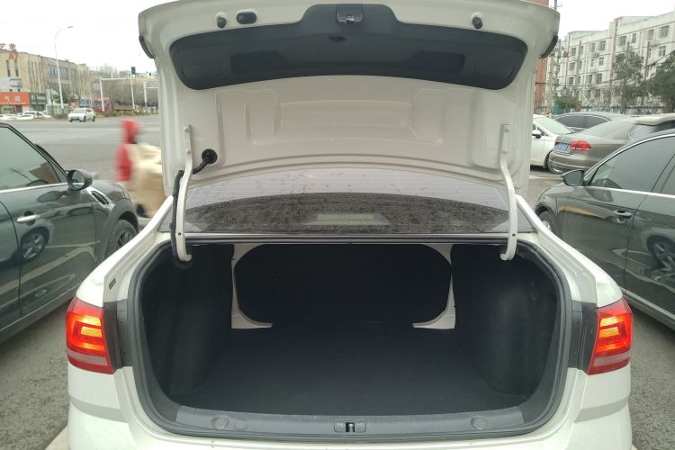 大众 朗逸 2017款 1.6L 自动风尚版机舱底盘23