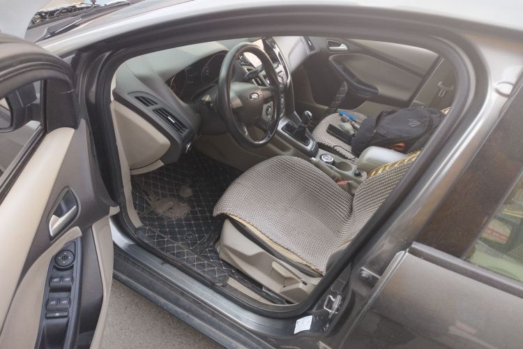 福特 福克斯 2012款 三厢 1.6L 手动舒适型中控内饰20