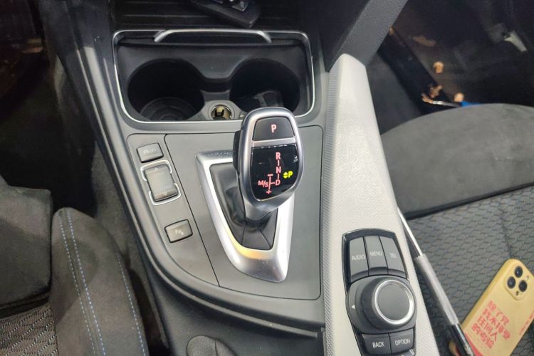 宝马3系 2017款 320i M运动型中控内饰18