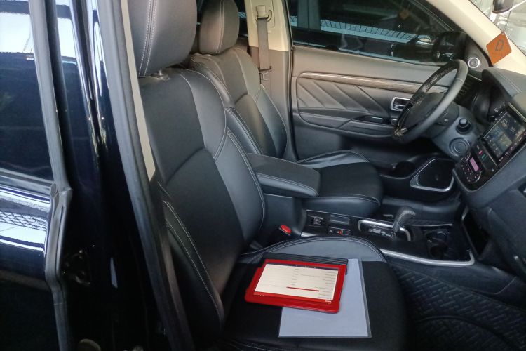 三菱 欧蓝德 2020款 2.0L 两驱畅享版 5座局部细节41