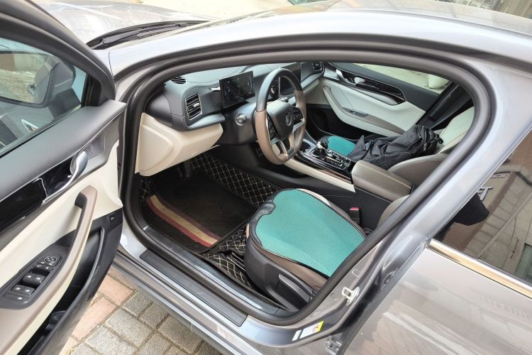 比亚迪 秦PLUS 2024款 荣耀版 EV 510KM领先型中控内饰7003