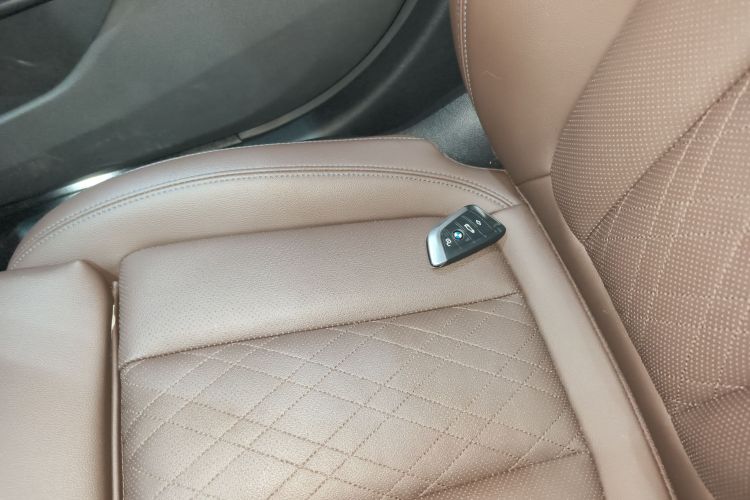 宝马3系 2022款 325Li M运动套装中控内饰11