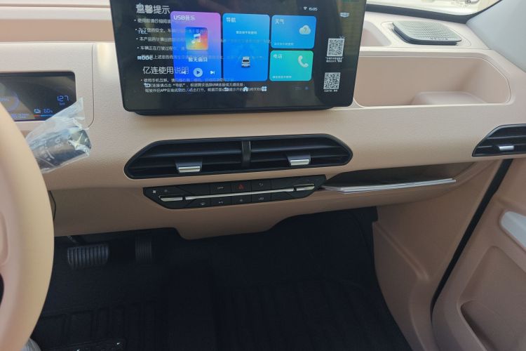 吉利银河 2024款 熊猫mini 200km 耐力熊中控内饰16