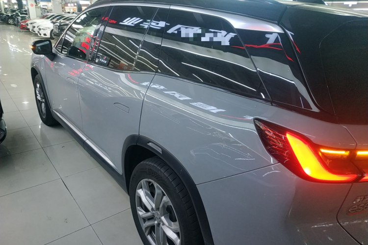 蔚来ES8 2020款 580KM 六座版车身外观4