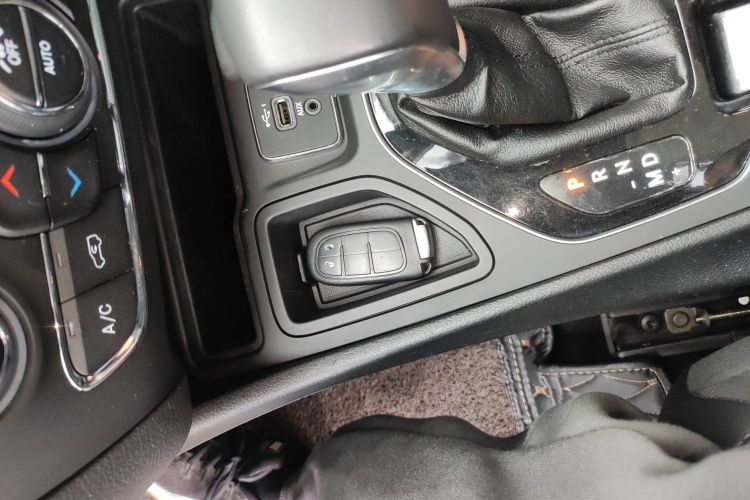 Jeep 自由光 2019款 2.0T 两驱智享版 国VI中控内饰11