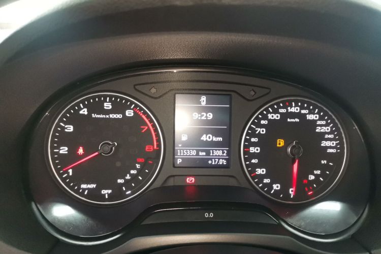 奥迪A3 2018款 30周年年型 Limousine 35 TFSI 时尚型中控内饰14