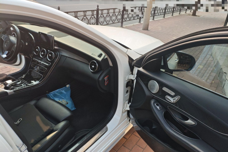 奔驰C级 2018款 C 200 L 运动版局部细节9005