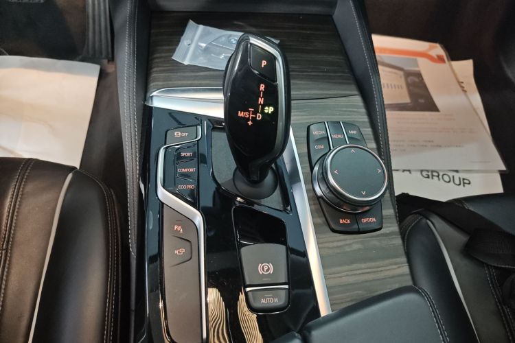 宝马5系 2019款 530Li 领先型 豪华套装中控内饰18