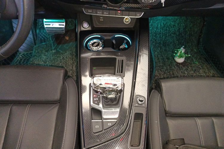 奥迪A4L 2020款 40 TFSI 时尚动感型中控内饰18