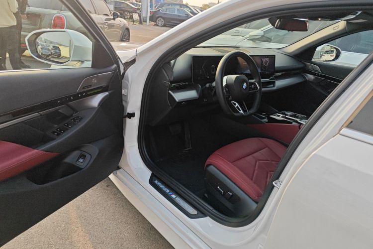 宝马5系 2024款 525Li M运动套装中控内饰20