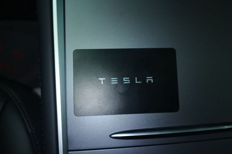 特斯拉 Model Y 2023款 长续航全轮驱动版中控内饰11