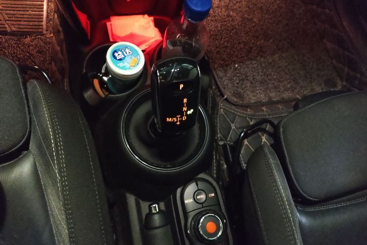 MINI 2018款 1.5T COOPER 经典派中控内饰18