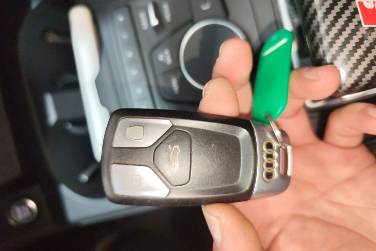 奥迪A4L 2018款 30周年年型 40 TFSI 进取型中控内饰11