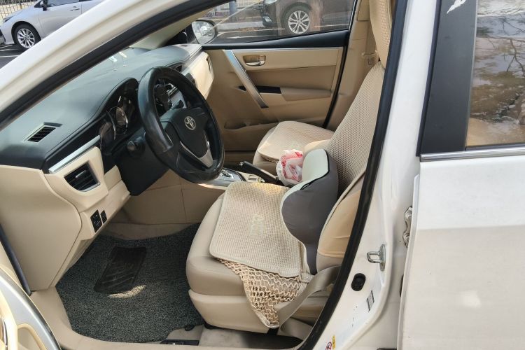 丰田 卡罗拉 2014款 1.6L CVT GL中控内饰19