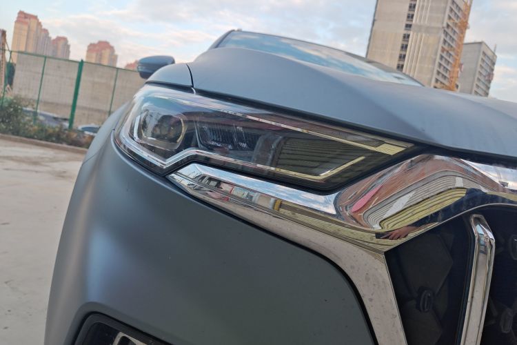 红旗HS5 2022款 改款 2.0T 智联旗享版车身外观8