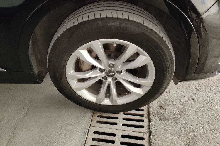 奥迪Q7 2016款 45 TFSI 技术型车身外观10