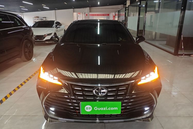 丰田 亚洲龙 2023款 2.0L 臻选版车身外观2