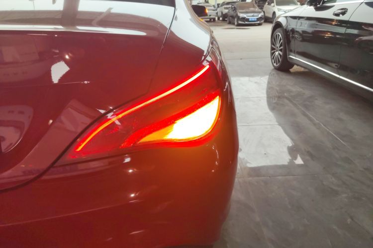 奔驰CLA 2018款 CLA 200 动感型车身外观9