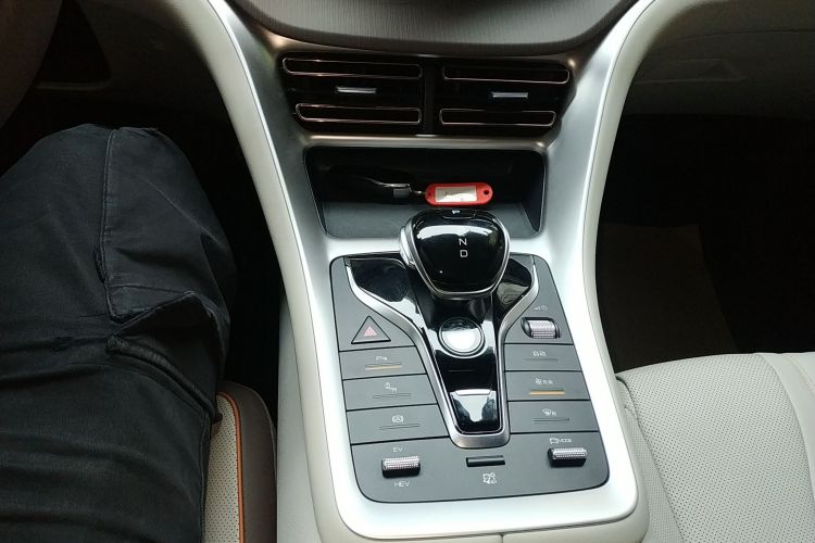 比亚迪 宋Pro新能源 2023款 冠军版 DM-i 110KM卓越型中控内饰18